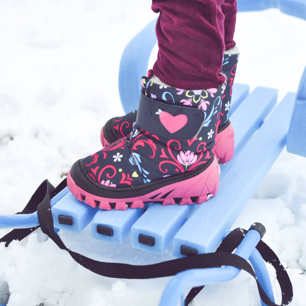 Zimowe zabawy dla dzieci - przykłady zimowych aktywności na świeżym powietrzu